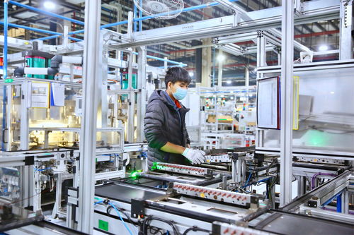 罩樣迎春來 長(zhǎng)沙經(jīng)開區(qū)人的抗疫復(fù)工第一線